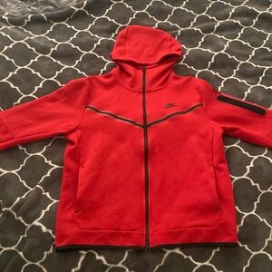 Red Nike tech (large)
